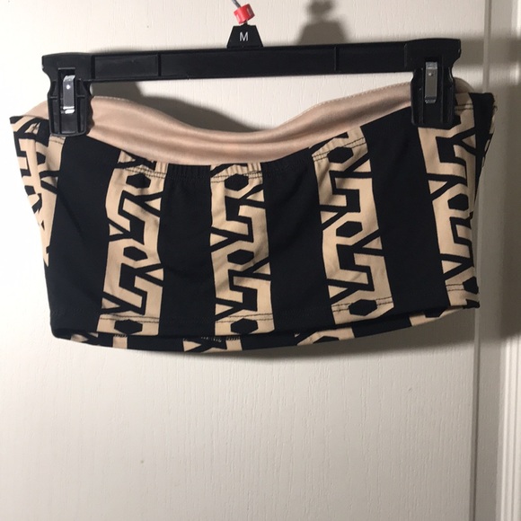 Kimcine Curve Crop Top - Picture 6 of 7